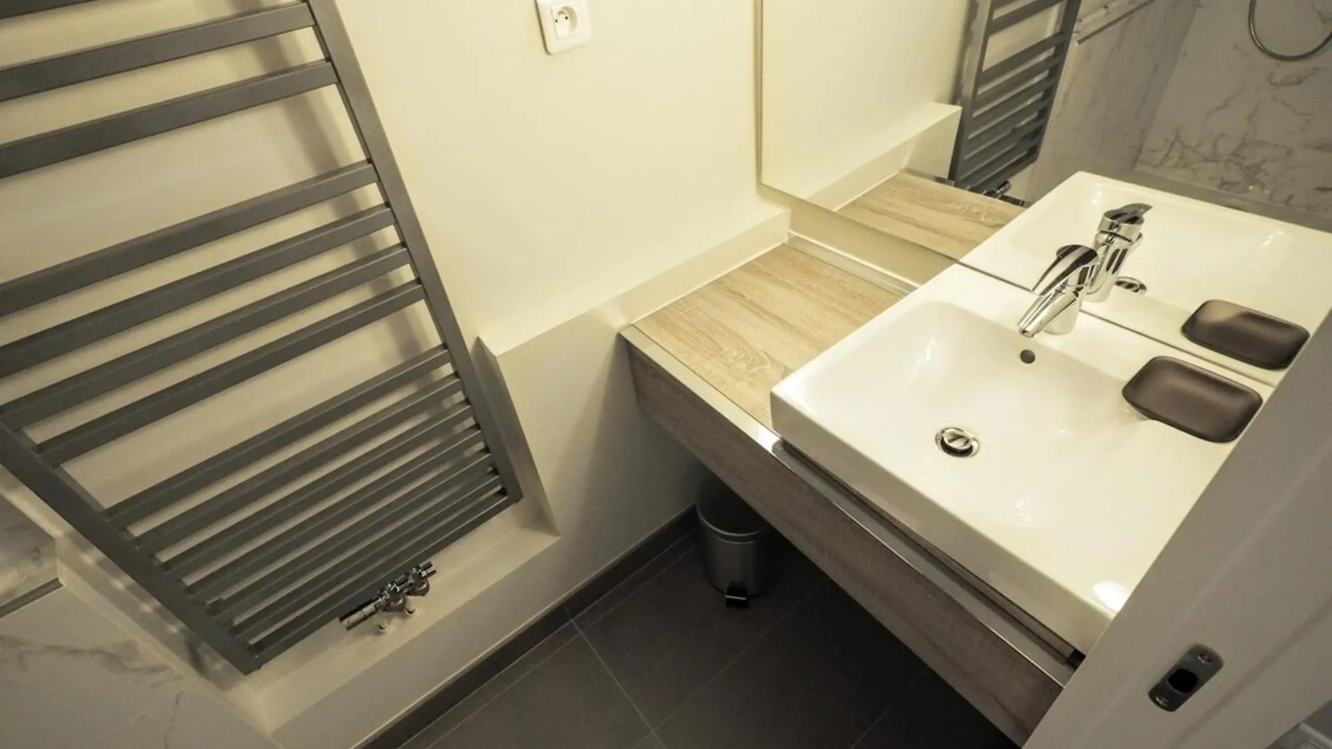 Moliere Chicsuites * Paris
